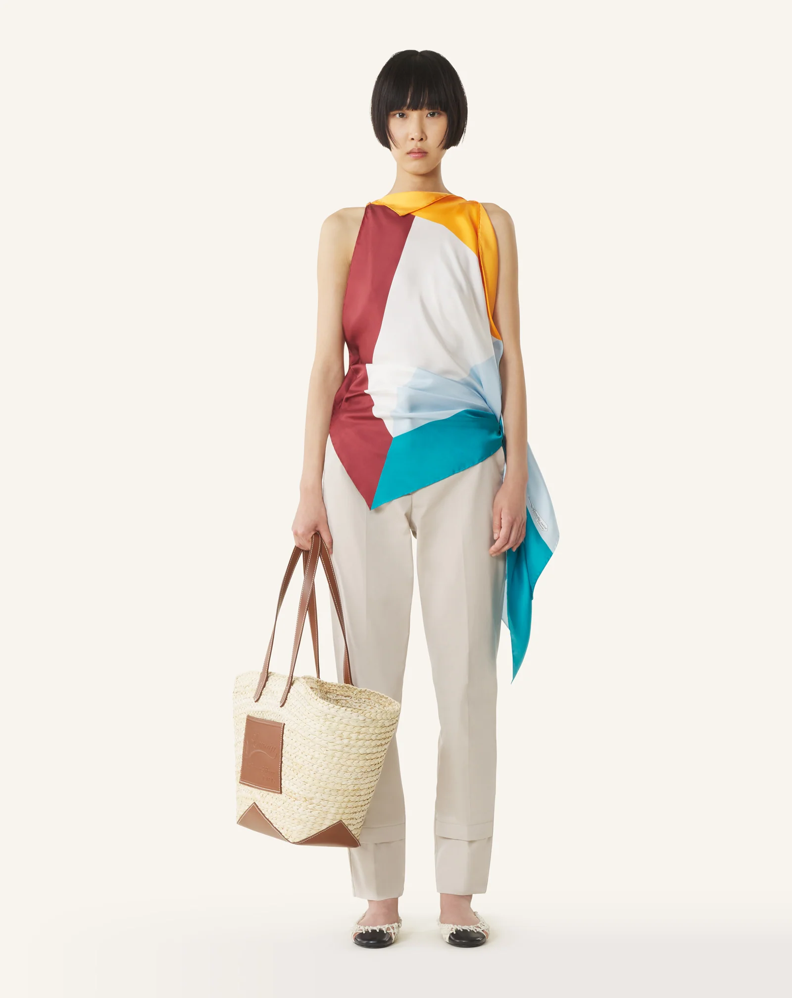 GRAPHIC PRINT SILK TOP