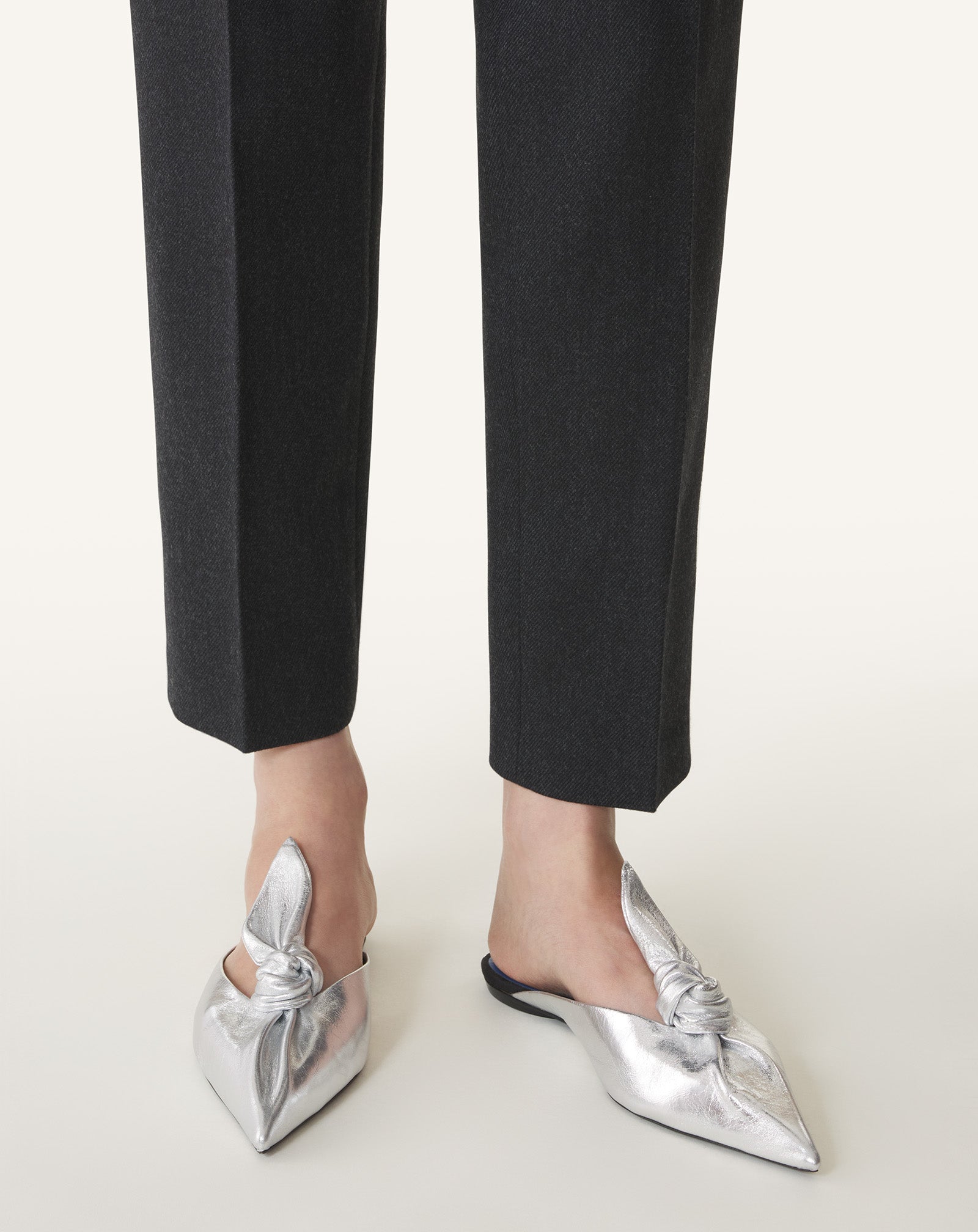 MIDNIGHT STEP BOW MULE IN METALLIC LEATHER