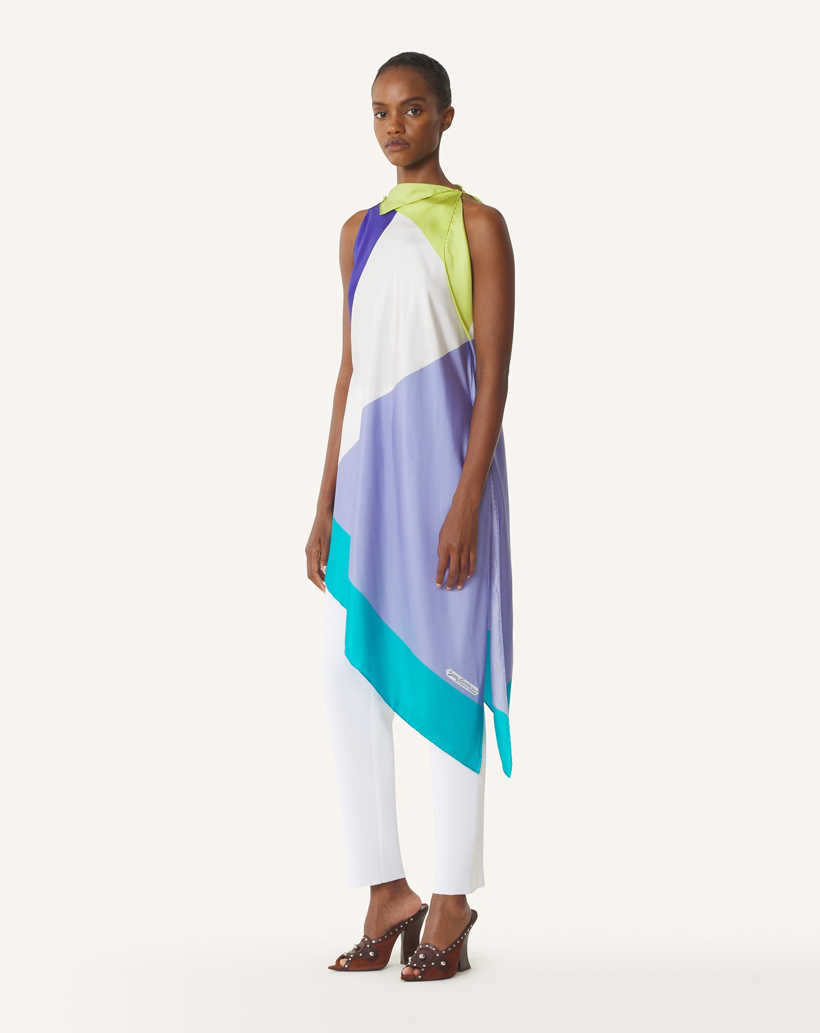 GRAPHIC PRINT SILK TOP