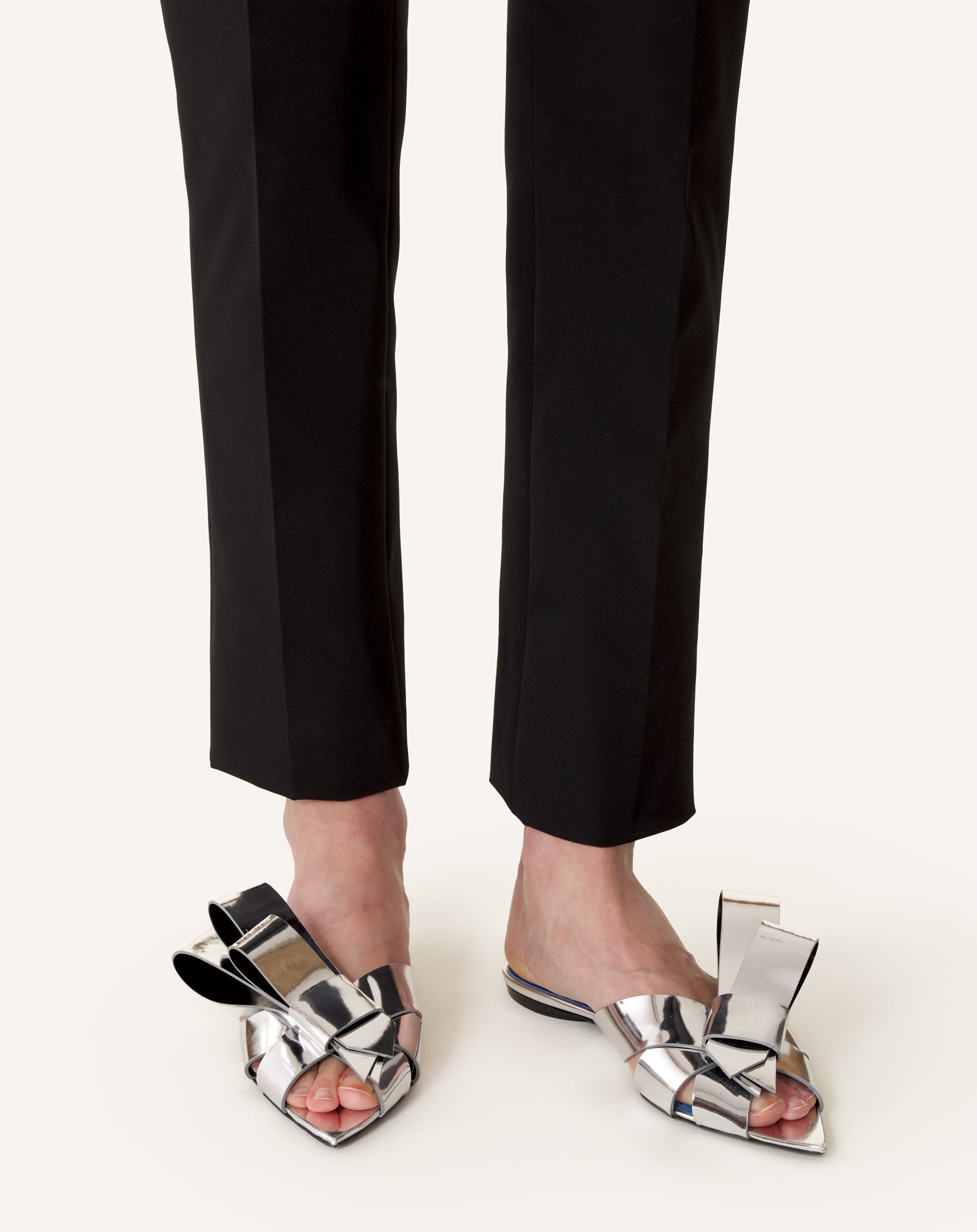 SILVER CADEAU FLAT MULE IN METALLIC LEATHER